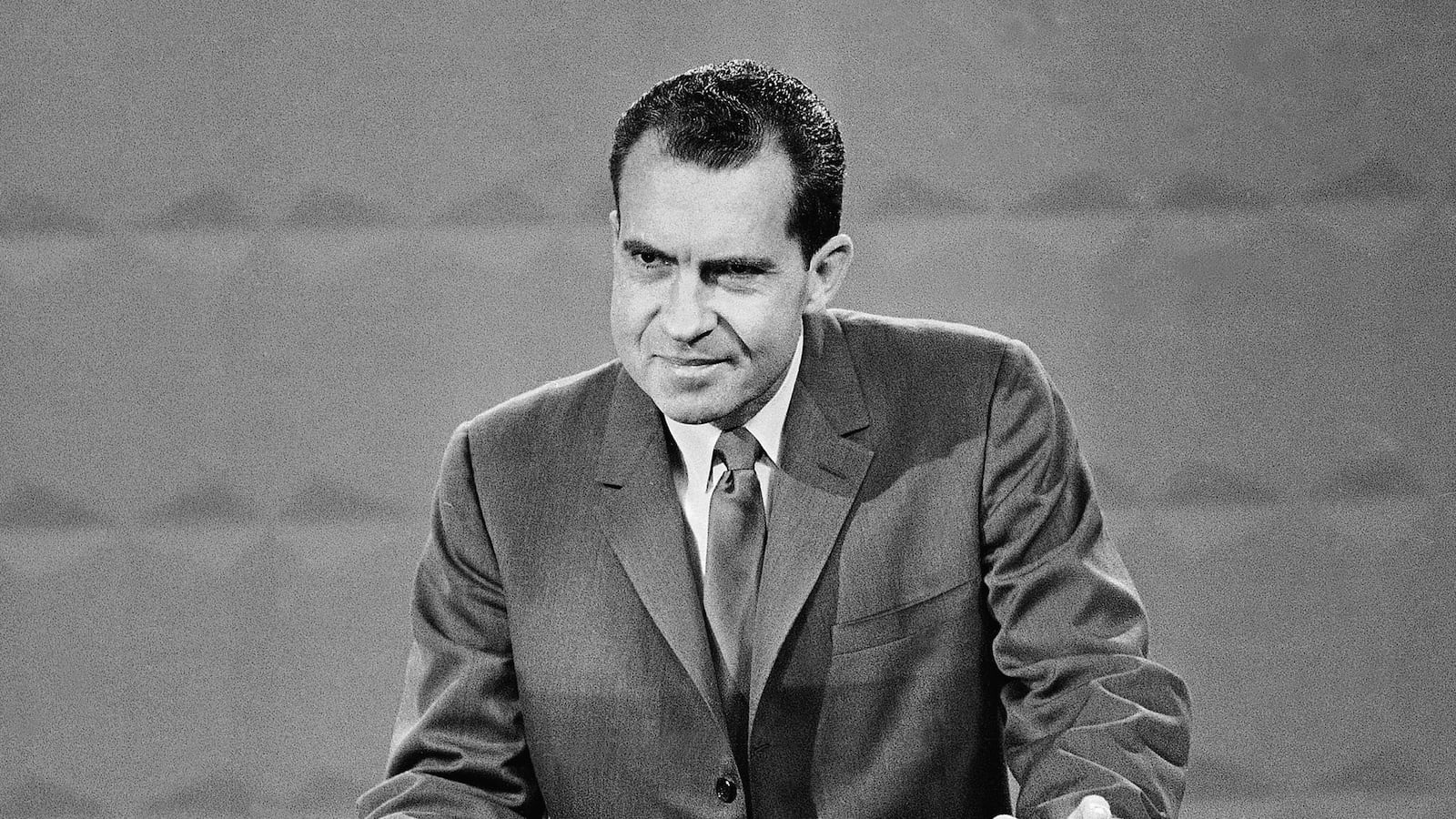 articles/2016/05/23/dick-nixon-to-hillary-clinton-you-can-t-rise-above-fear-without-abandoning-hope/160522-nixon-clinton-tease_s7ko0z