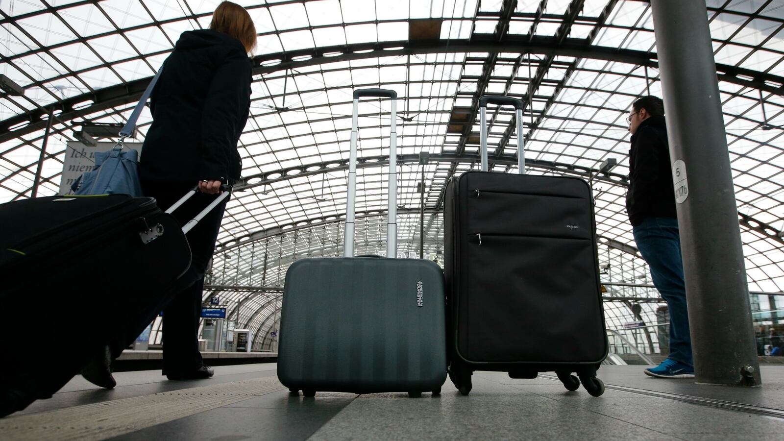 cheats/2015/06/17/carry-on-bag-shrinkage-put-on-hold/150617-luggage-cheat_ufn1b4