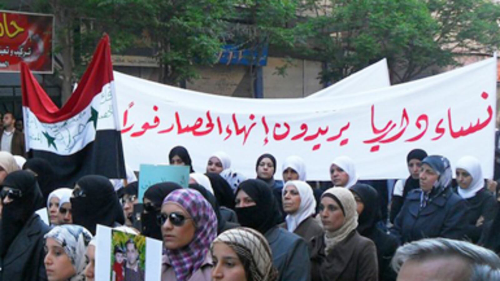 cheats/2011/04/26/500-arrested-in-syria-crackdown/syria-tanks_k0klei