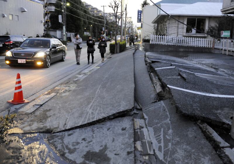 galleries/2011/03/11/quake-tsunami-hit-japan/japan-quake-7_ppj7gw