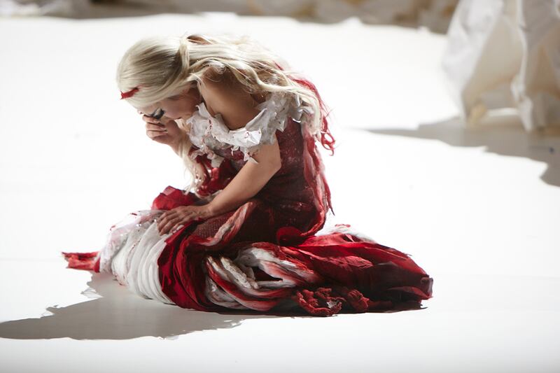 galleries/2012/05/20/don-giovanni-at-la-phil-rodarte-costumes-frank-gehry-set-design-photos/Carmela-Remigio-Donna-Anna-Autumn-de-Wilde-TEASE_yajbgj