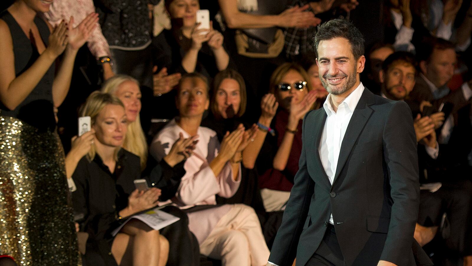 cheats/2013/10/02/marc-jacobs-to-leave-louis-vuitton/131002-Marc-Jacobs-cheat_uhaspk