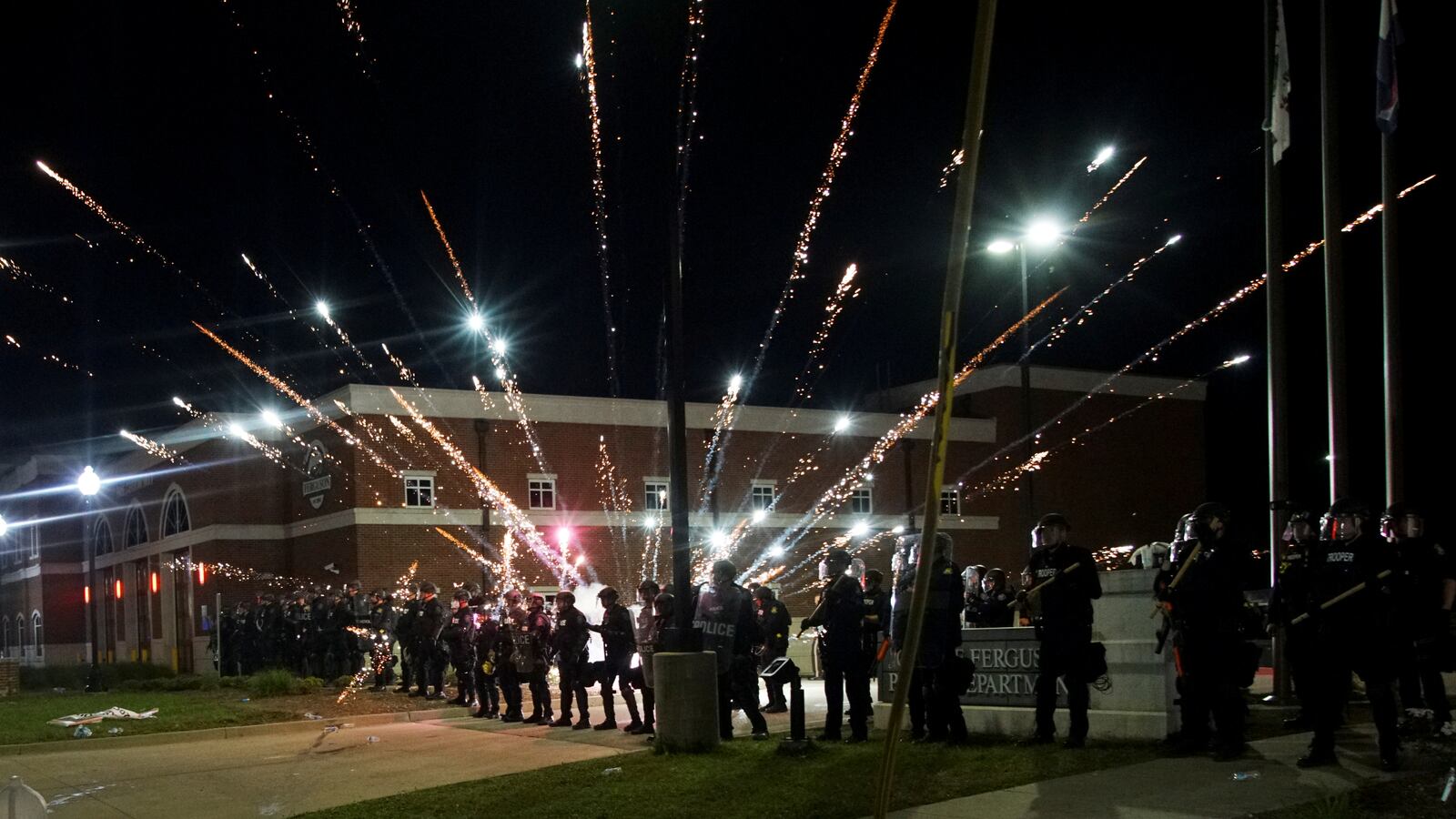 2020-06-01T133207Z_1038099875_RC250H9Z1FIO_RTRMADP_3_MINNEAPOLIS-POLICE-PROTESTS-FERGUSON_spluew