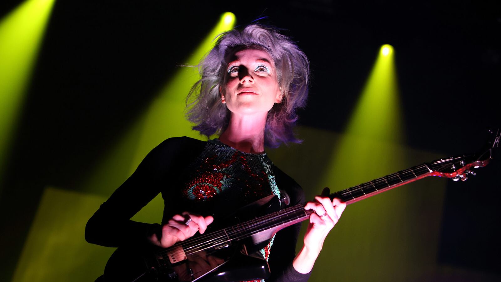 articles/2014/12/04/is-bigger-better-for-st-vincent/141203-yaffe-st-vincent-tease_u7w5cr