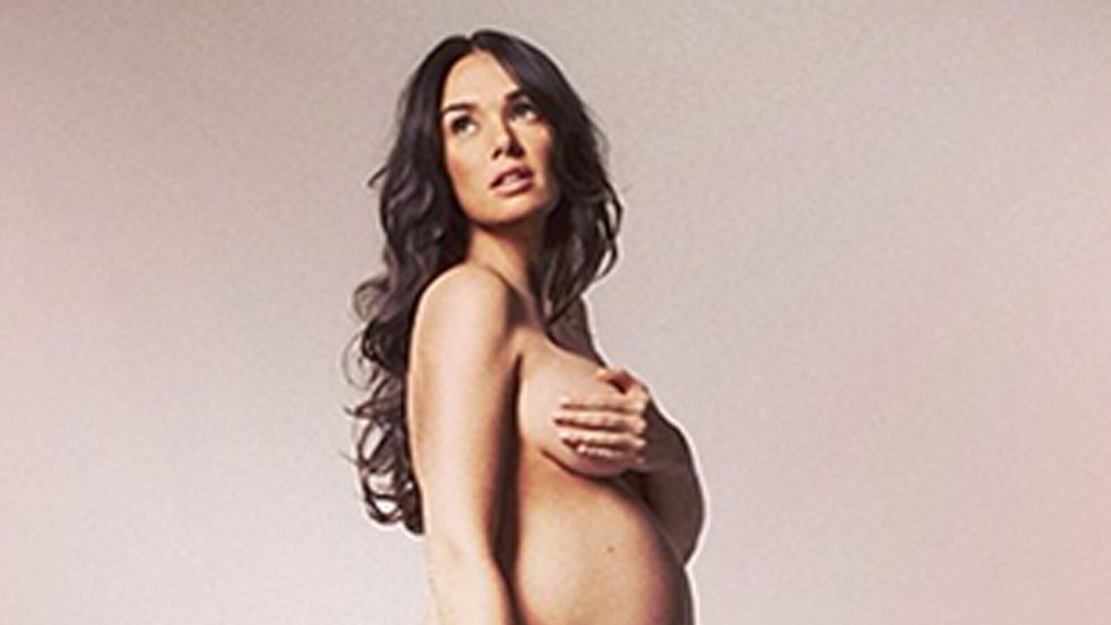 articles/2014/03/10/vroom-vroom-british-heiress-tamara-ecclestone-post-naked-picture-at-39-weeks-pregnant/tamara_avscbd