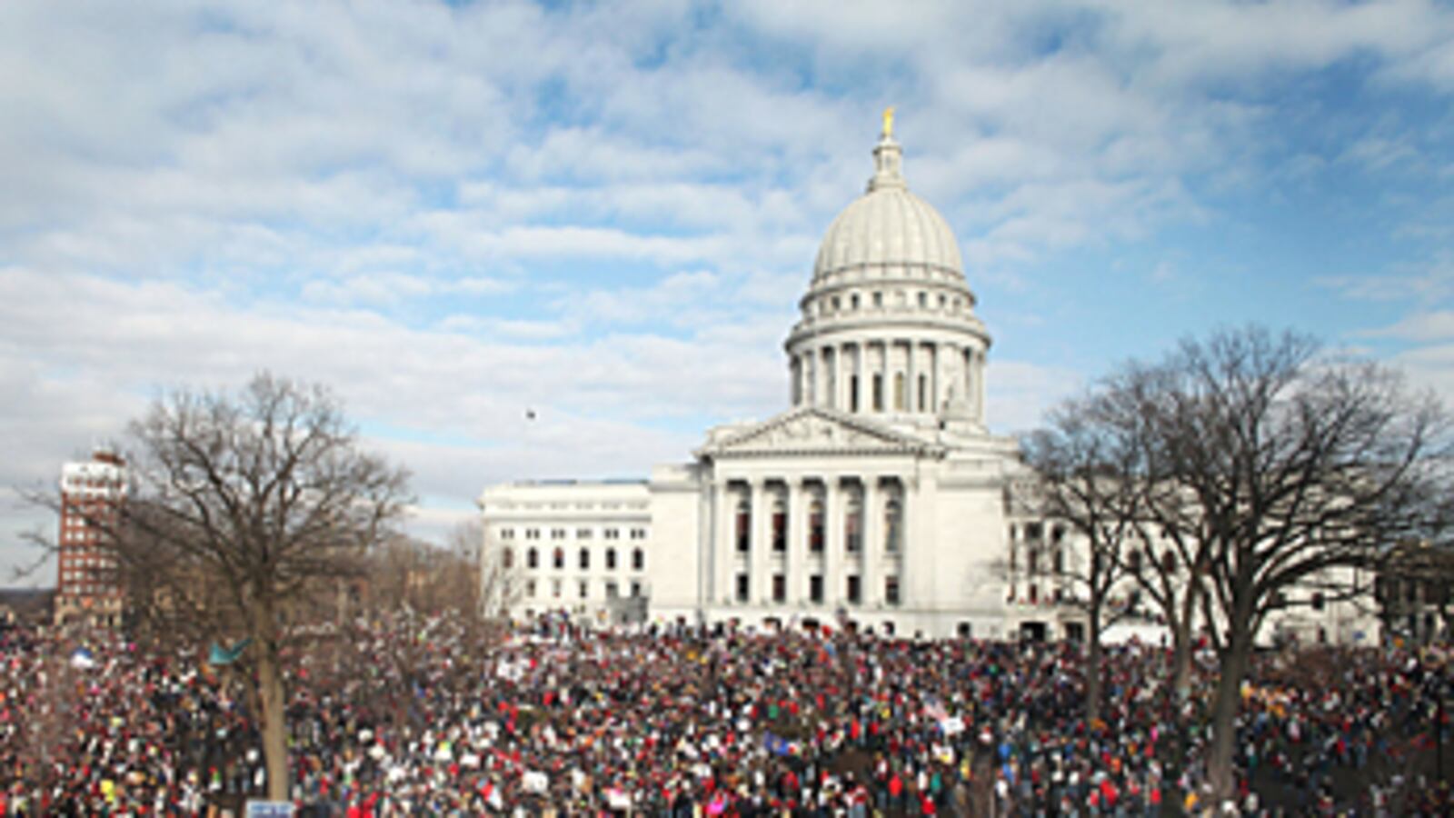cheats/2011/03/29/wisconsin-judge-halts-union-law/wisconsin-protests-2_pmb0ml