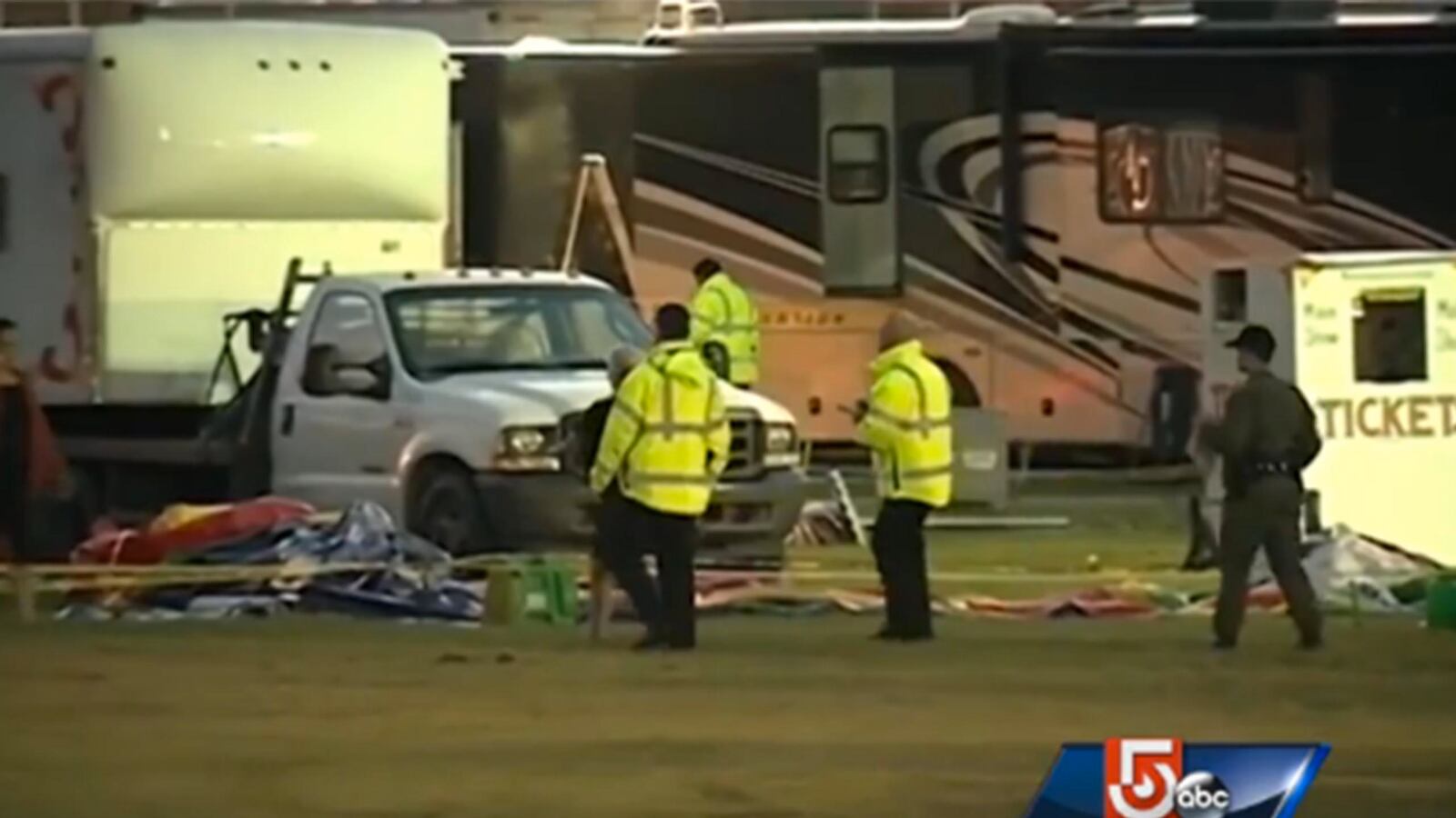 cheats/2015/08/03/2-killed-in-circus-tent-collapse-in-n-h/150804-circus-cheat_c835a9