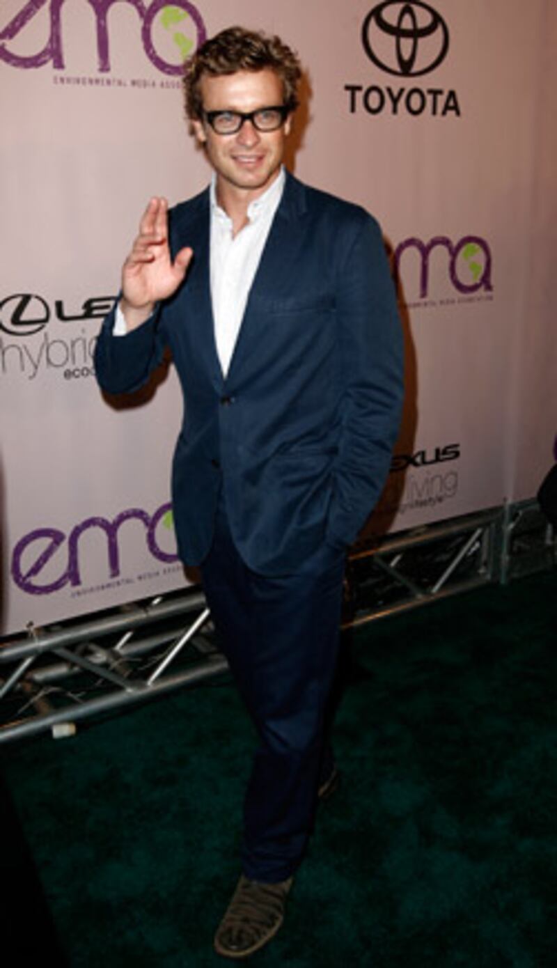 galleries/2009/10/26/environmental-media-awards/red-carpet---simon-baker_bel7fy