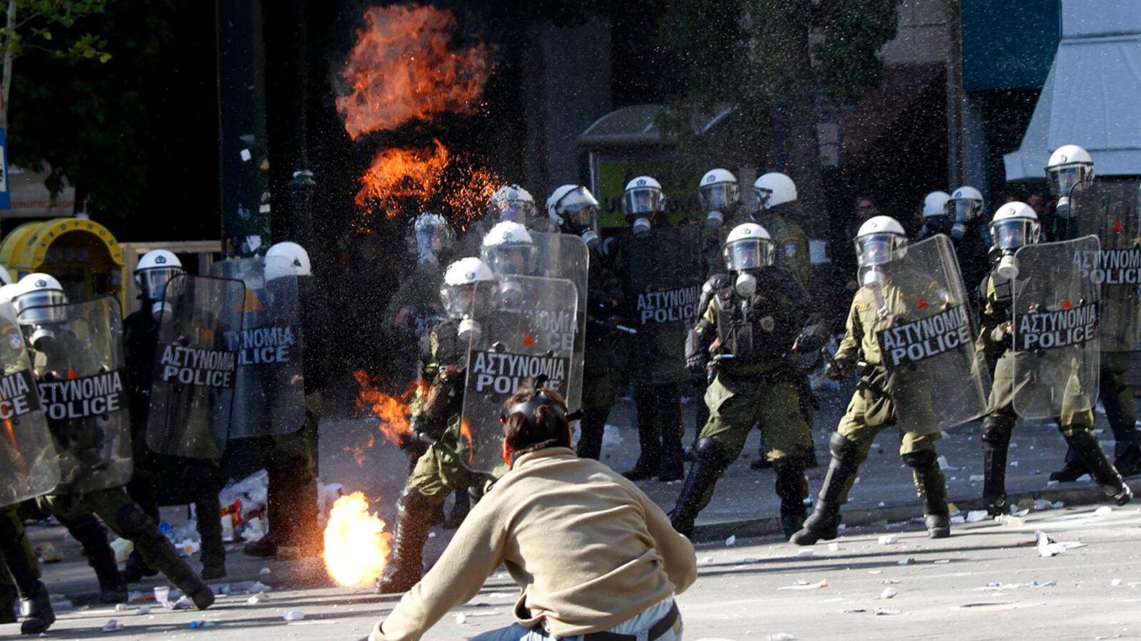cheats/2011/10/20/one-dead-in-greek-protests/greece-one-protestor-killed-cheat_yqxhjy