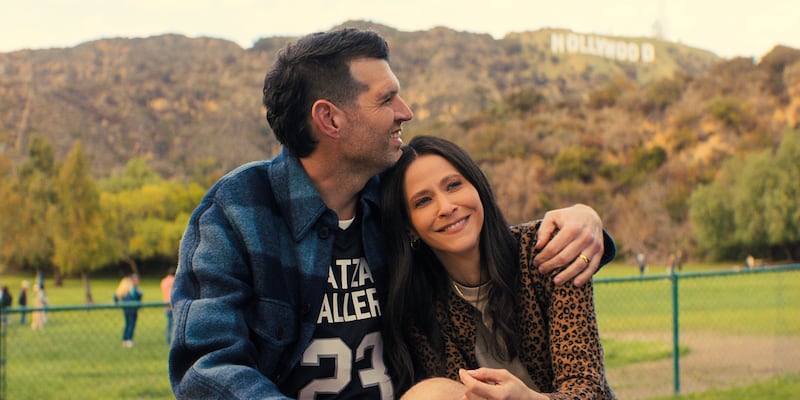 Timothy Simons as Sasha and Jackie Tohn as Esther 'Nobody Wants This'