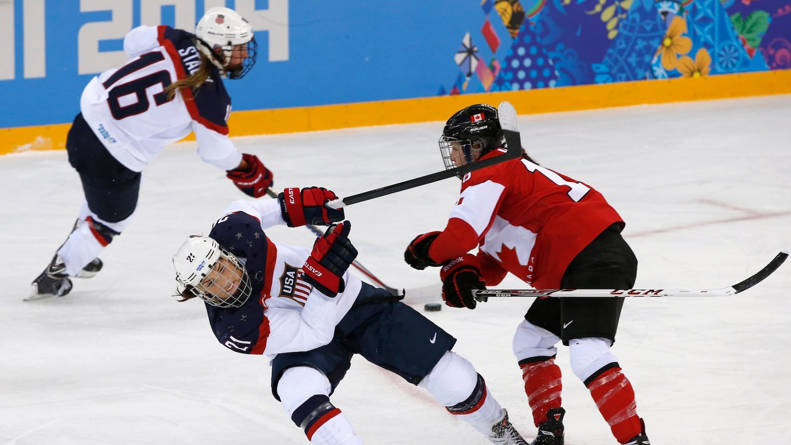 galleries/2014/02/13/gloves-come-off-and-women-s-hockey-gets-dirty-in-sochi-photos/140212-oly-hockey8_mtmooi