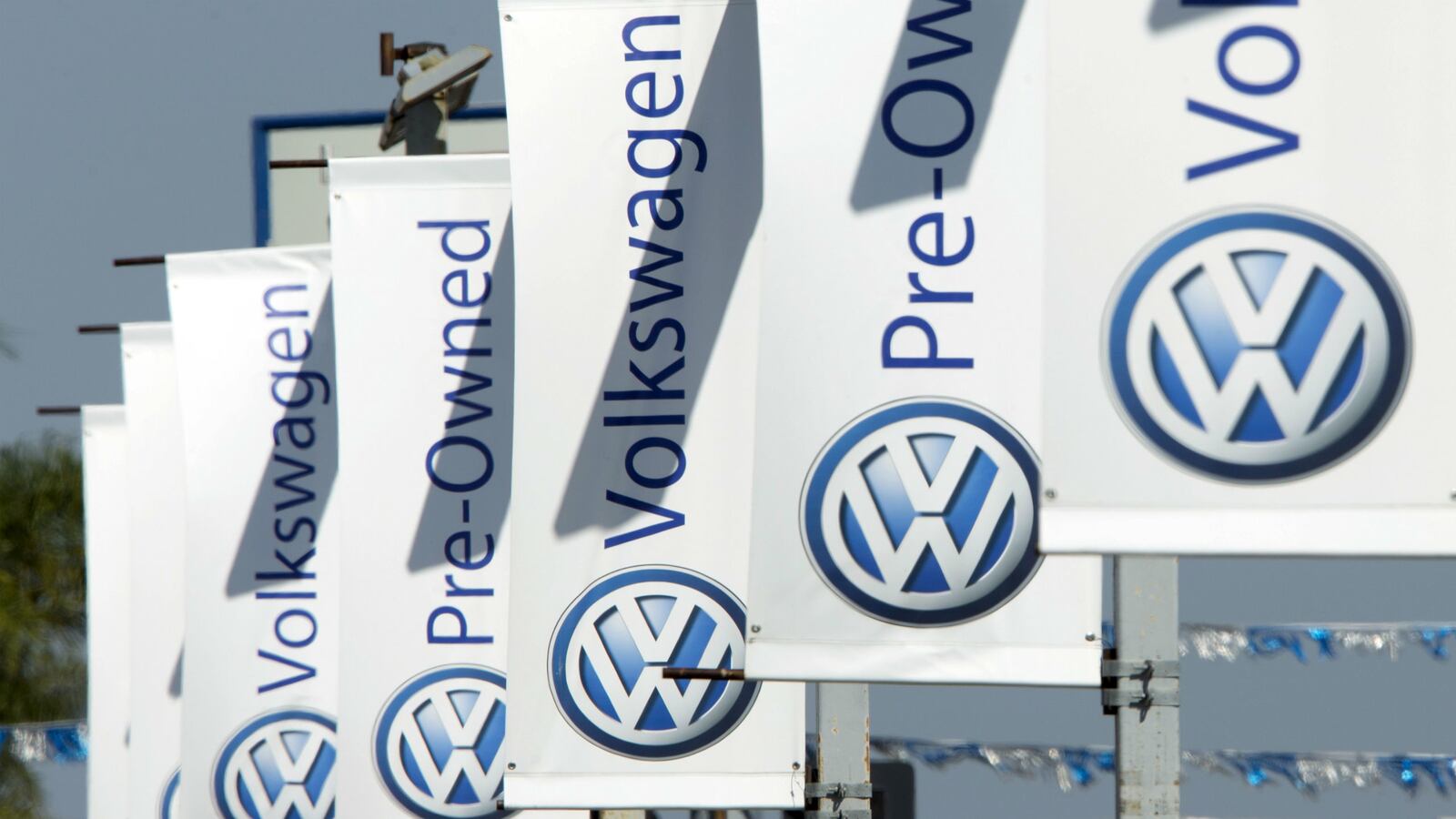 cheats/2015/09/24/vw-april-recall-letters-warned-of-glitch/150924-volkswagen-california-recall-letters-cheat_gshe53