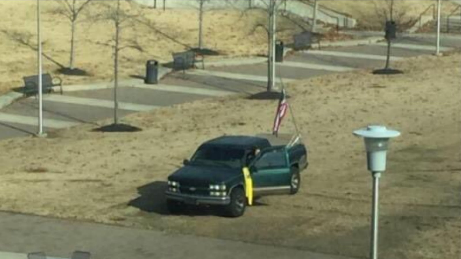 cheats/2015/12/10/armed-man-in-standoff-at-college-campus/151210-arkansas-shooter-cheat_xsvvow