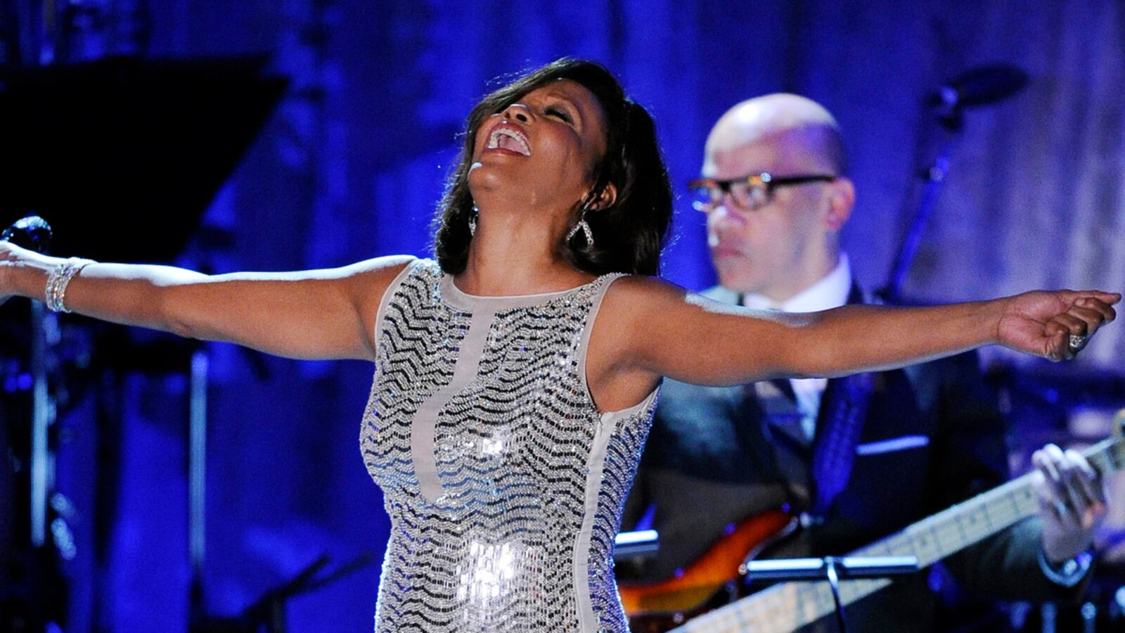 cheats/2012/02/12/whitney-houston-had-looked-happy/whitney-looked-happy-cheat_rk84ed