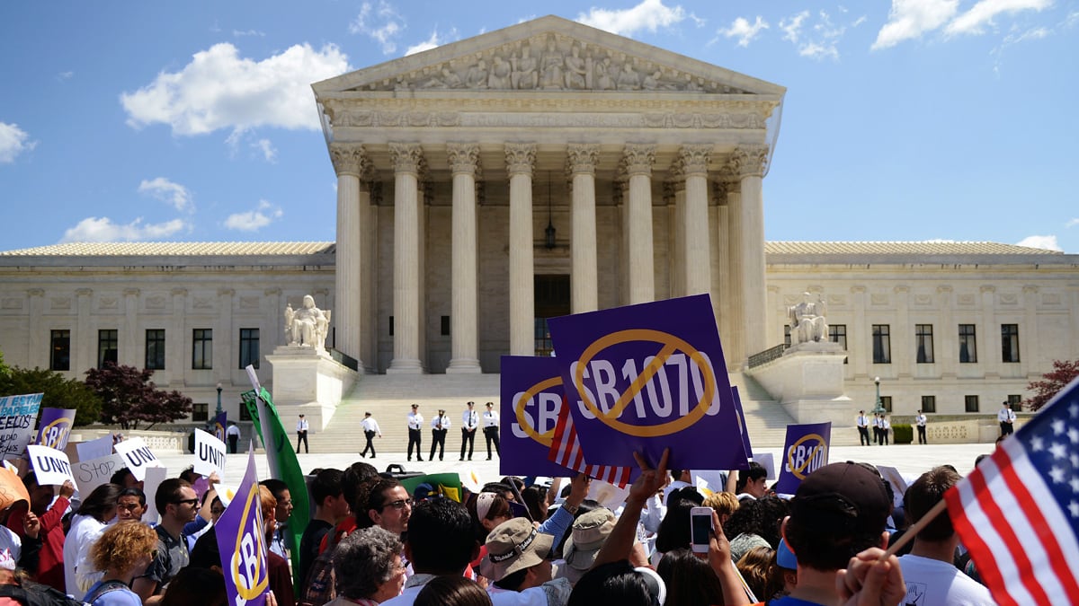 articles/2012/07/11/supreme-court-immigration-ruling-in-arizona-v-u-s-got-it-backward/scotus-immigration-morgenthau_vlmgb9