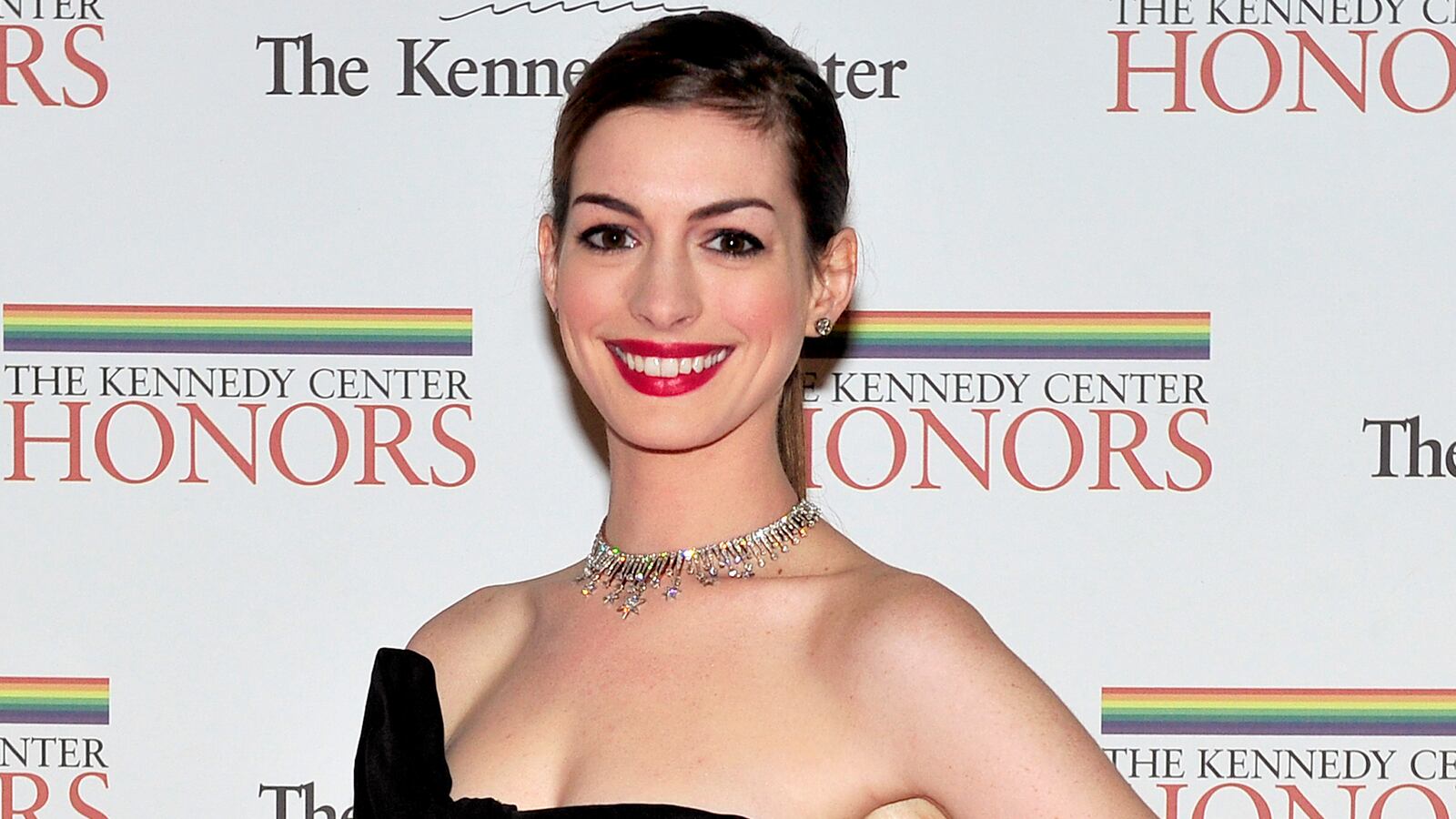 cheats/2012/11/23/huge-applause-at-les-mis-premiere/most-valuable-celebrity-endorsers-anne-hathaway_zwnsuc