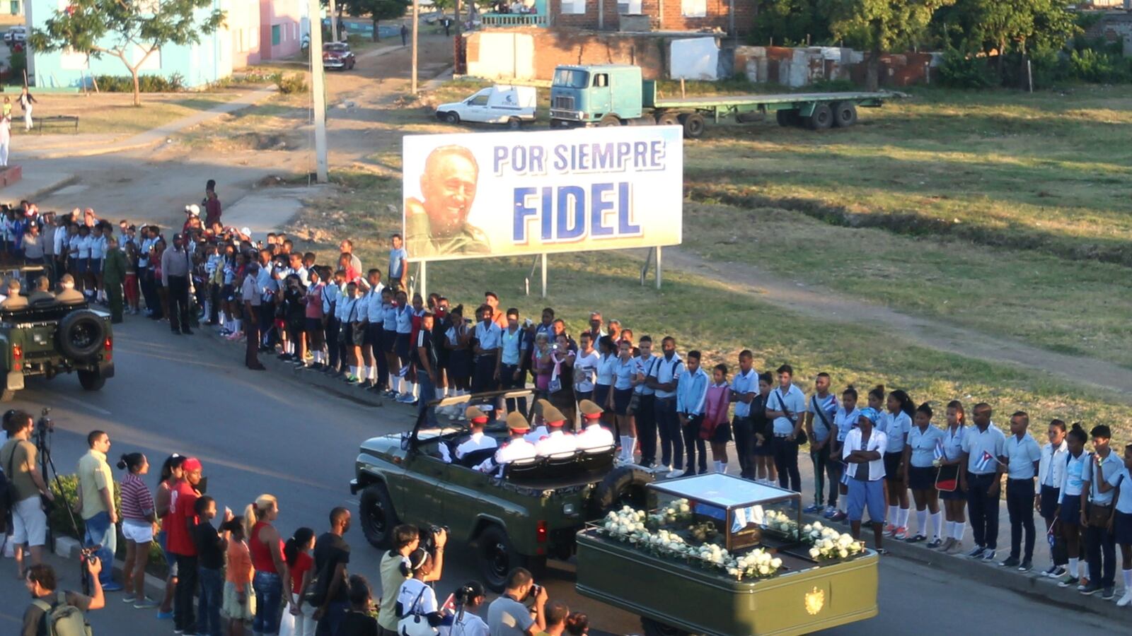 cheats/2016/12/04/castro-funeral-underway-in-cuba/161204-castro-funeral-cheat_xxzcmo