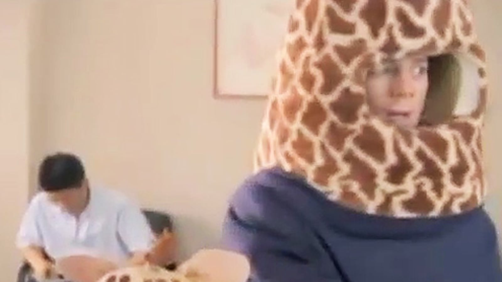 videos/2010/09/13/childrens-hospital-giraffe-attacks/childrens-hospital-giraffe-120_x3nyzw