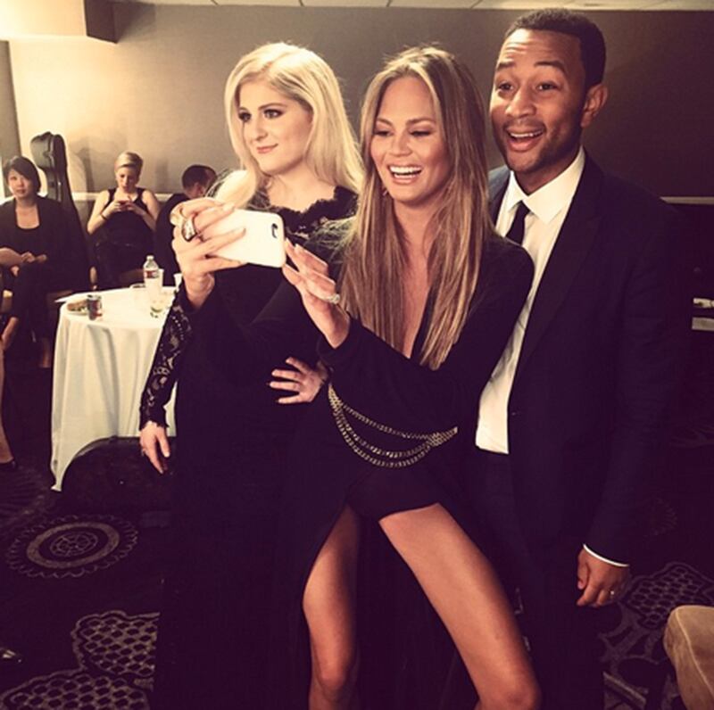 galleries/2014/03/20/best-celebrity-photobombs/150209-celeb-photobomb-04_nhkqnd