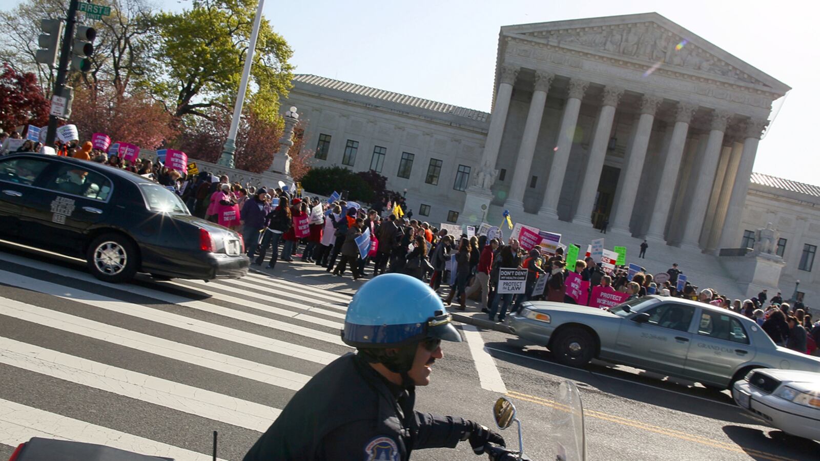 articles/2012/06/09/why-is-the-supreme-court-so-unpopular/supreme-court-low-approval_d8hf2c