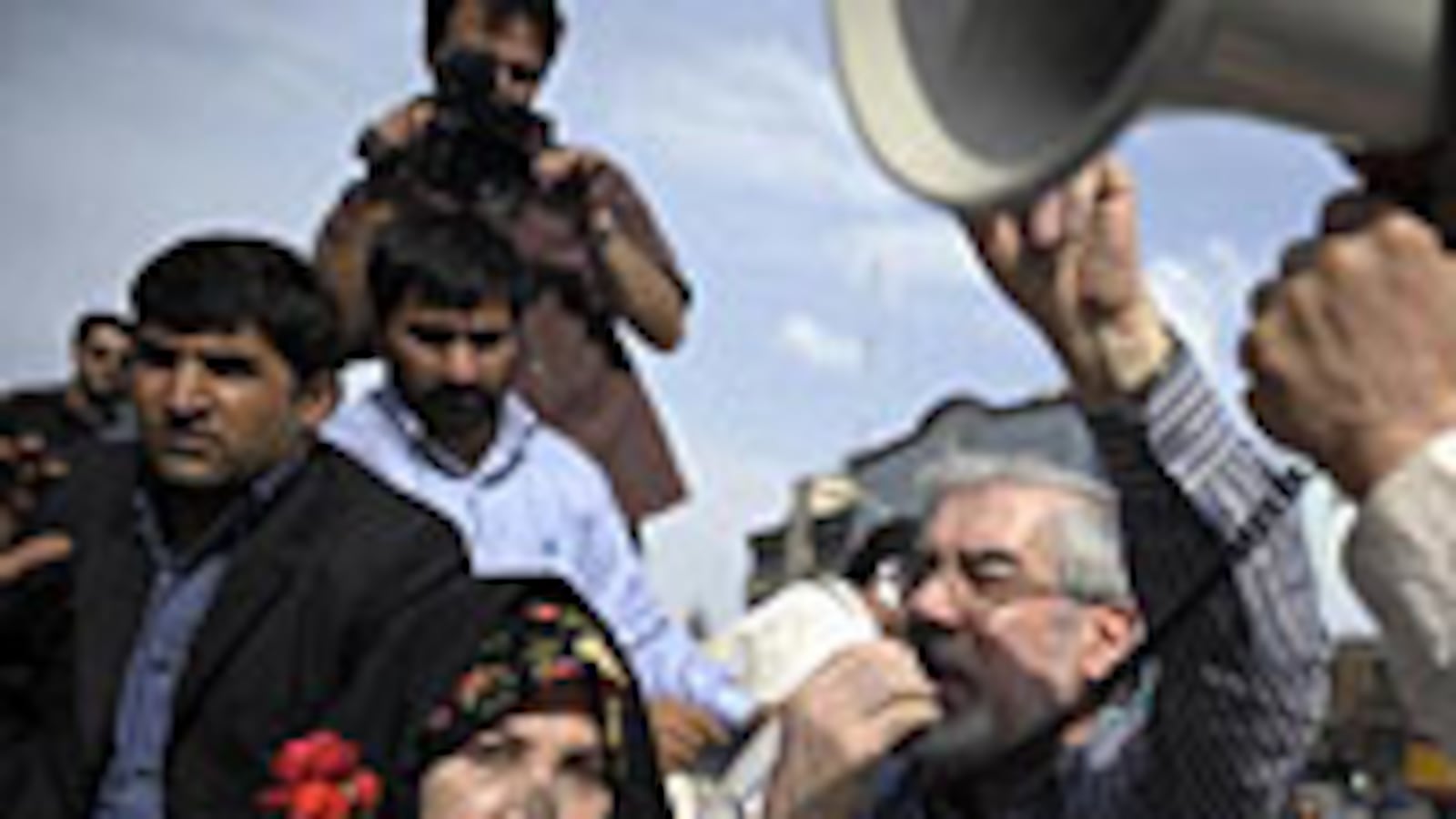 articles/2009/06/15/twitter-breaks-strike-news/mousavi-twitter-strike_32160_qogkzi