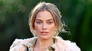Margot Robbie attends the "Wuthering Heights" Photocall at Spencer House on February 04, 2026 in London, England.