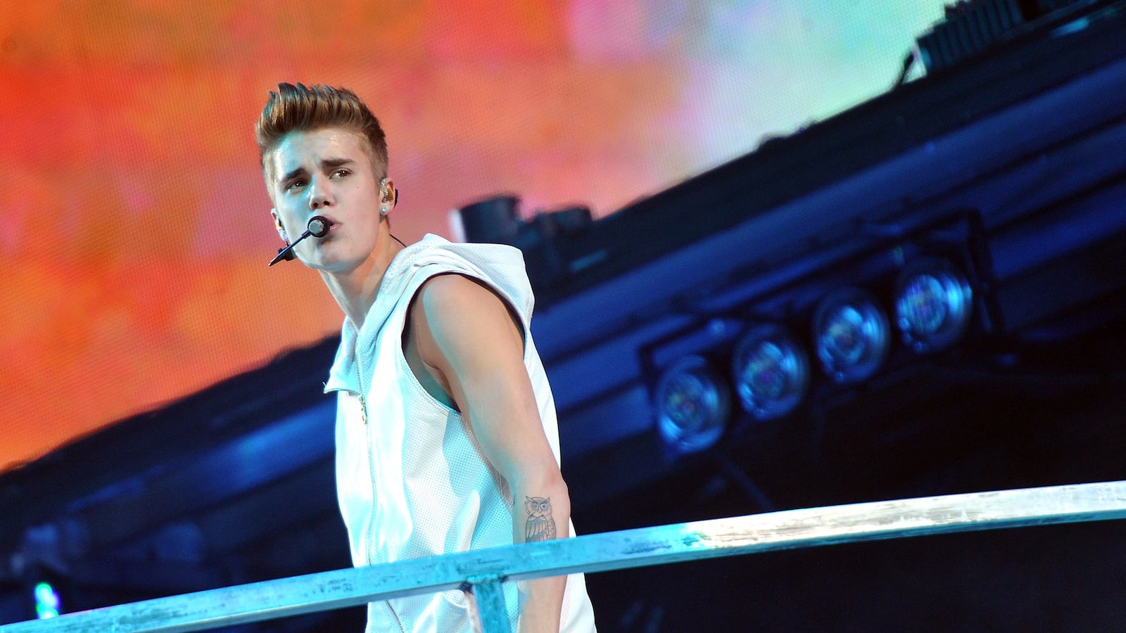 cheats/2012/11/11/behind-the-bieber-gomez-split/who-should-justin-bieber-date-next-tease_i9xas4