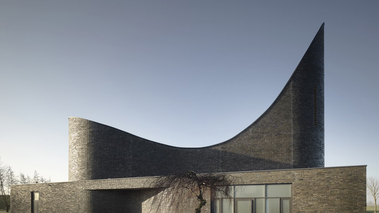 galleries/2015/04/25/brick-buildings-that-are-actually-cool-photos/150424-brick-book1_vczqpz