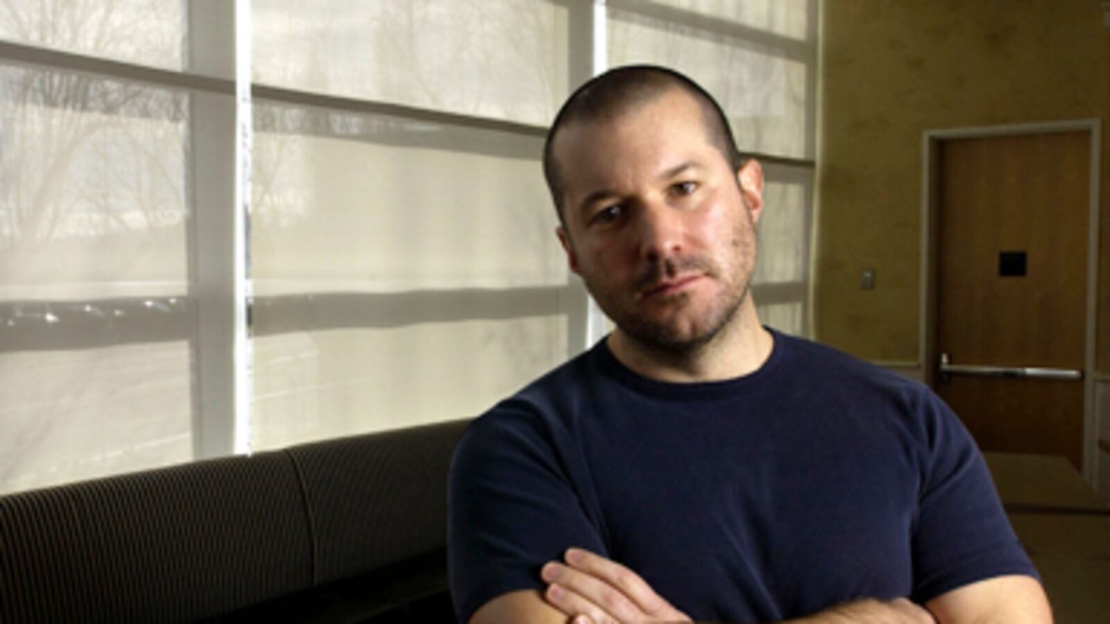articles/2011/02/28/jonathan-ive-ipad-designer-leaving-apples-new-exec-drama/lyons-ive-apple_163076_vzurdx