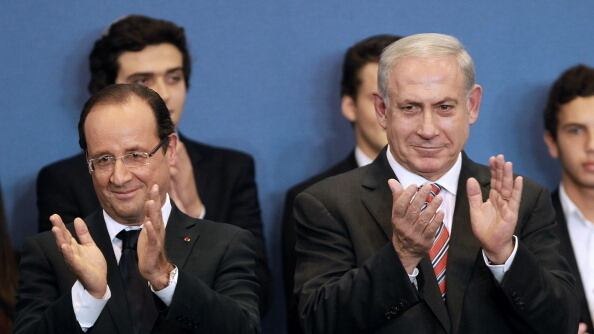 articles/2012/11/05/bibi-meet-hollande/hollandebibi-openz_etpape