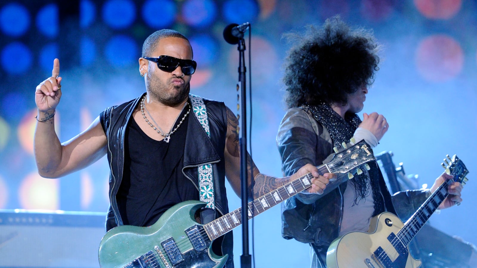 articles/2011/08/29/lenny-kravitz-s-black-white-album-funk-soul-r-b-with-jay-z/lenny-kravitz-stern_b8efnx