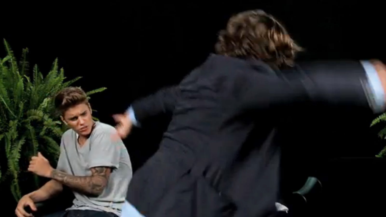 cheats/2013/09/26/galifianakis-gets-physical-with-bieber/130926-zach-beibes-spank-cheat_pfdkvb