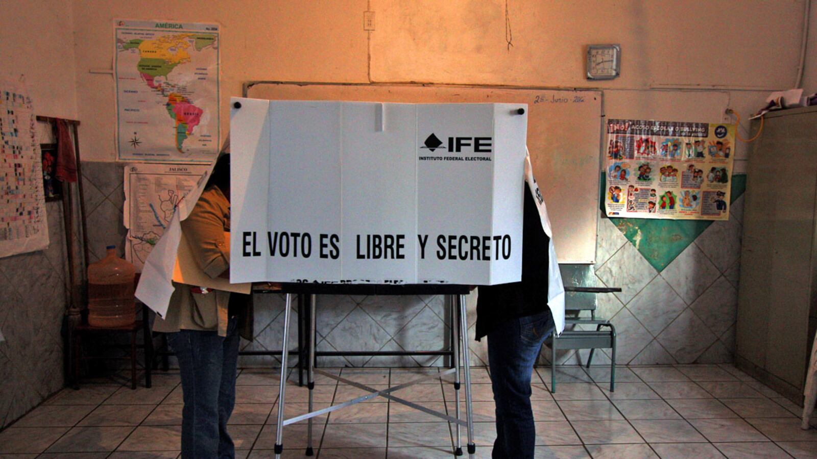 cheats/2012/07/01/mexican-voters-head-to-polls/mexico-election-polls-open-cheat_x1uarf