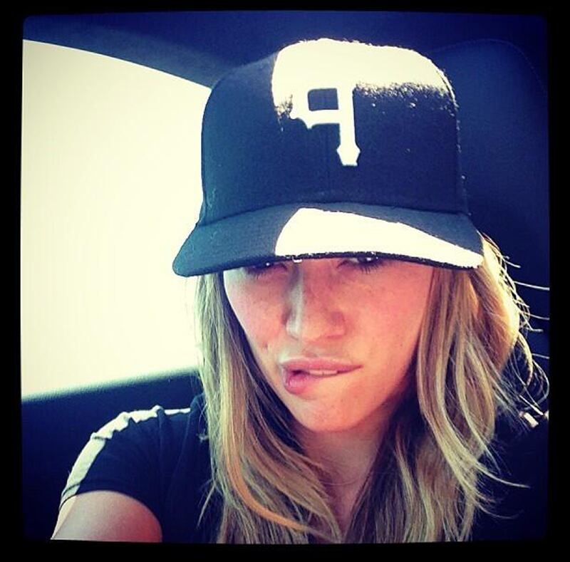 galleries/2013/05/26/harry-styles-jessica-alba-more-celebrity-twitter-pictures-photos/130520-twitpics-duff_hkme5k