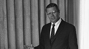 cheats/2009/07/06/robert-mcnamara-dies/mcnamara_ssi3hj