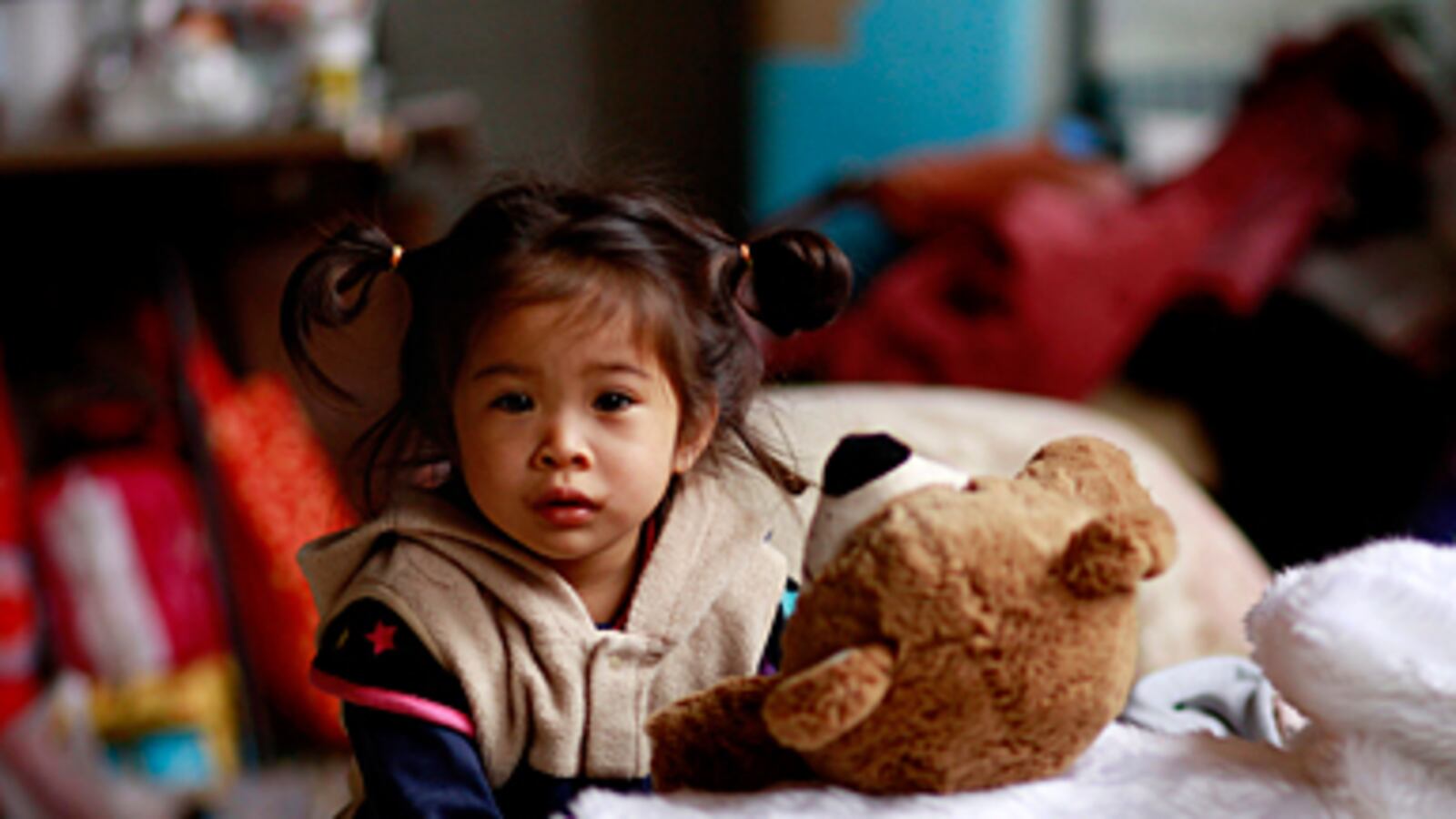 articles/2011/03/26/japans-tsunami-where-will-the-orphans-go/dokoupil-japan-babies_168555_qlhpck