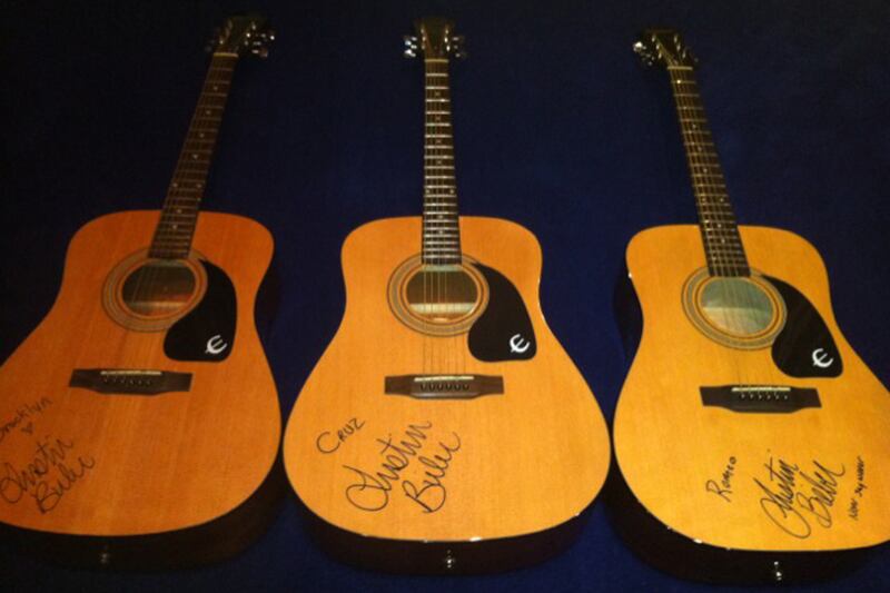 galleries/2011/06/19/best-celebrity-twitter-pictures/victoria-beckham-week-in-twit-pics-0619_fjnl6h