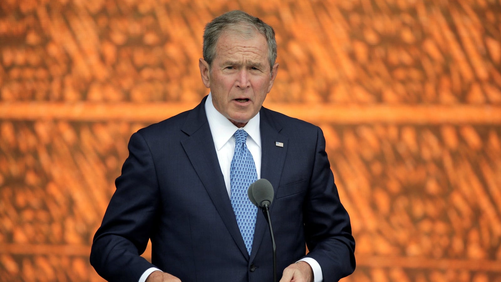 cheats/2016/11/08/george-w-bush-voted-for-neither-trump-nor-clinton/161108-george-w-bush-cheat_soqfb7