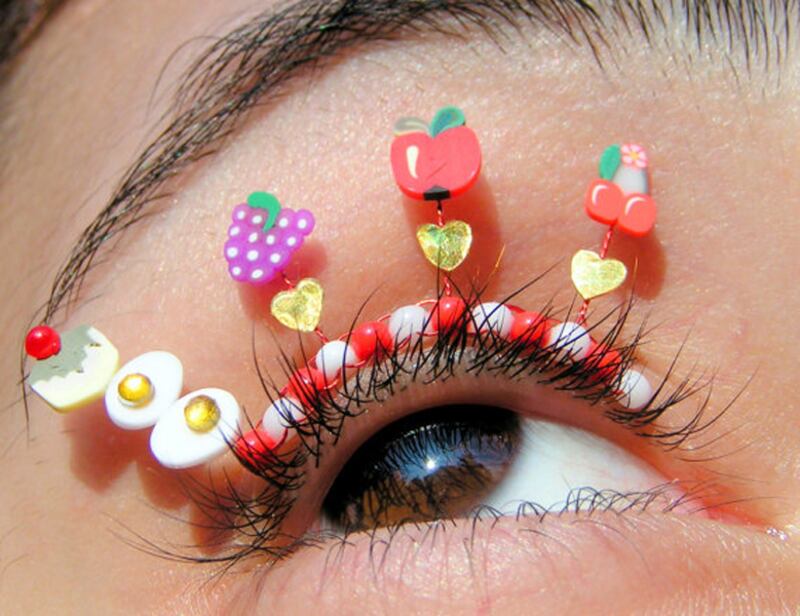 galleries/2013/01/15/the-craziest-new-trend-eyelash-art-photos/Summer_Picnic-eyelash-jewelry_pef05a