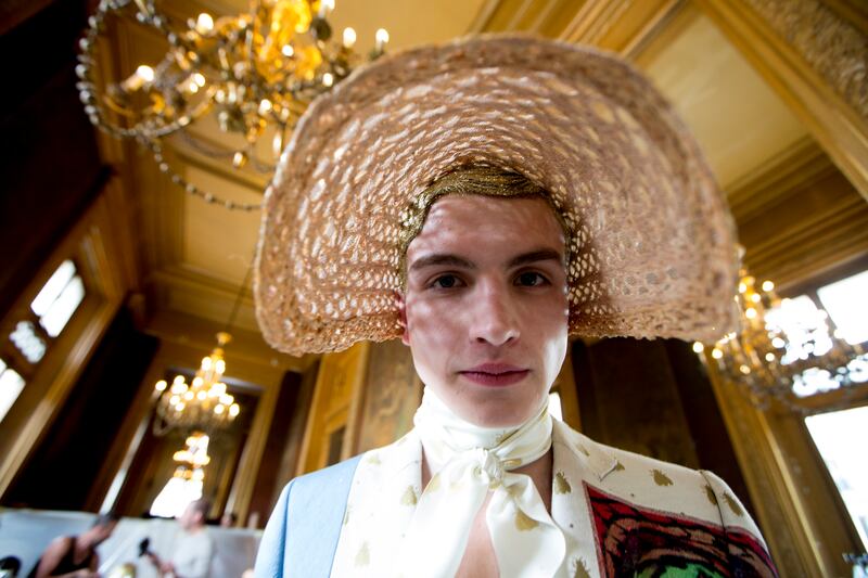 galleries/2013/07/01/backstage-at-men-s-fashion-week-in-paris-and-milan-spring-summer-2014-photos/130630-backstage-fashion-walter-van-bierendonck4_vgyzav