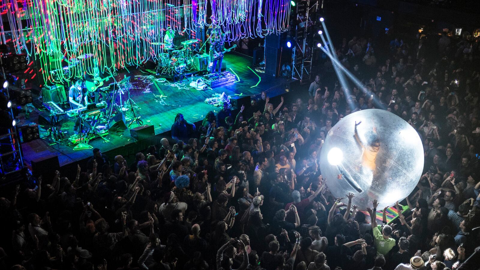 galleries/2015/03/18/you-wish-you-were-here-a-sxsw-gallery/150318-sxsw-01_p0gaeg