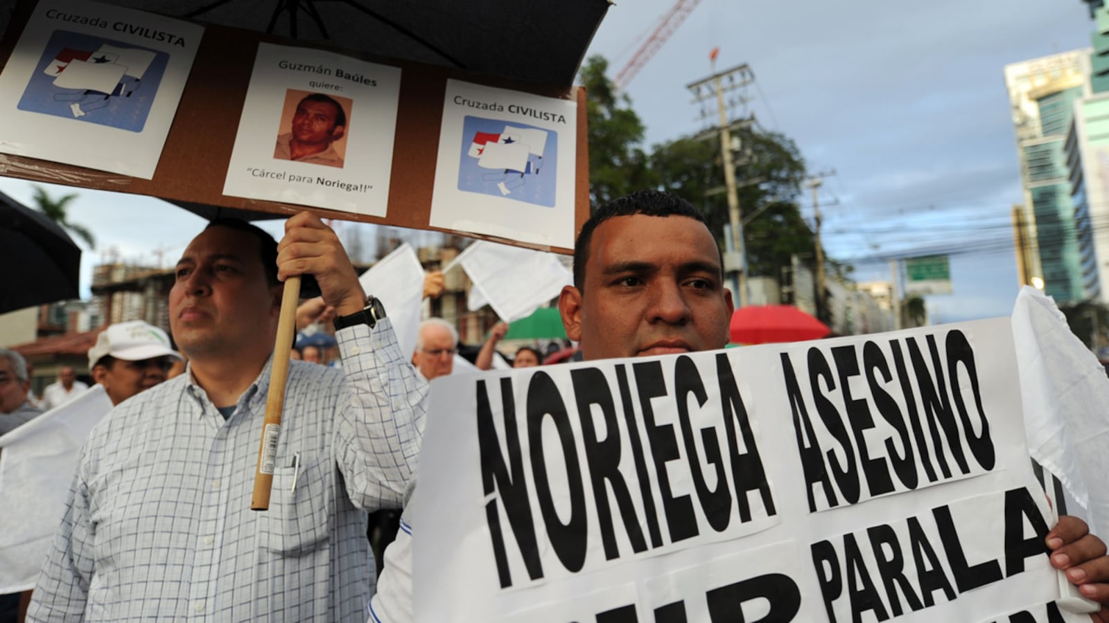 cheats/2011/12/11/noriega-extradited-back-to-panama/noriega-extradited-face-trial-murders-cs_cmkayb