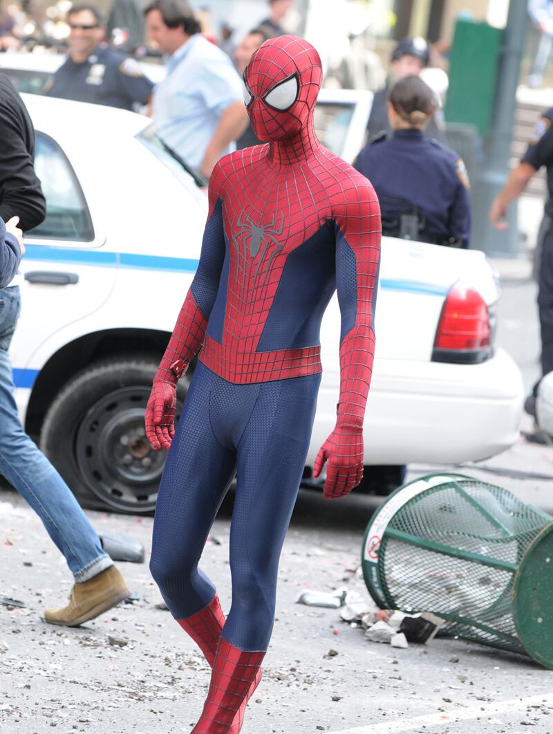 galleries/2013/06/17/henry-cavill-s-man-of-steel-george-clooney-more-superheroic-schlongs/130617-superhero-bulge-spider-man-andrew-garfield_jdleac