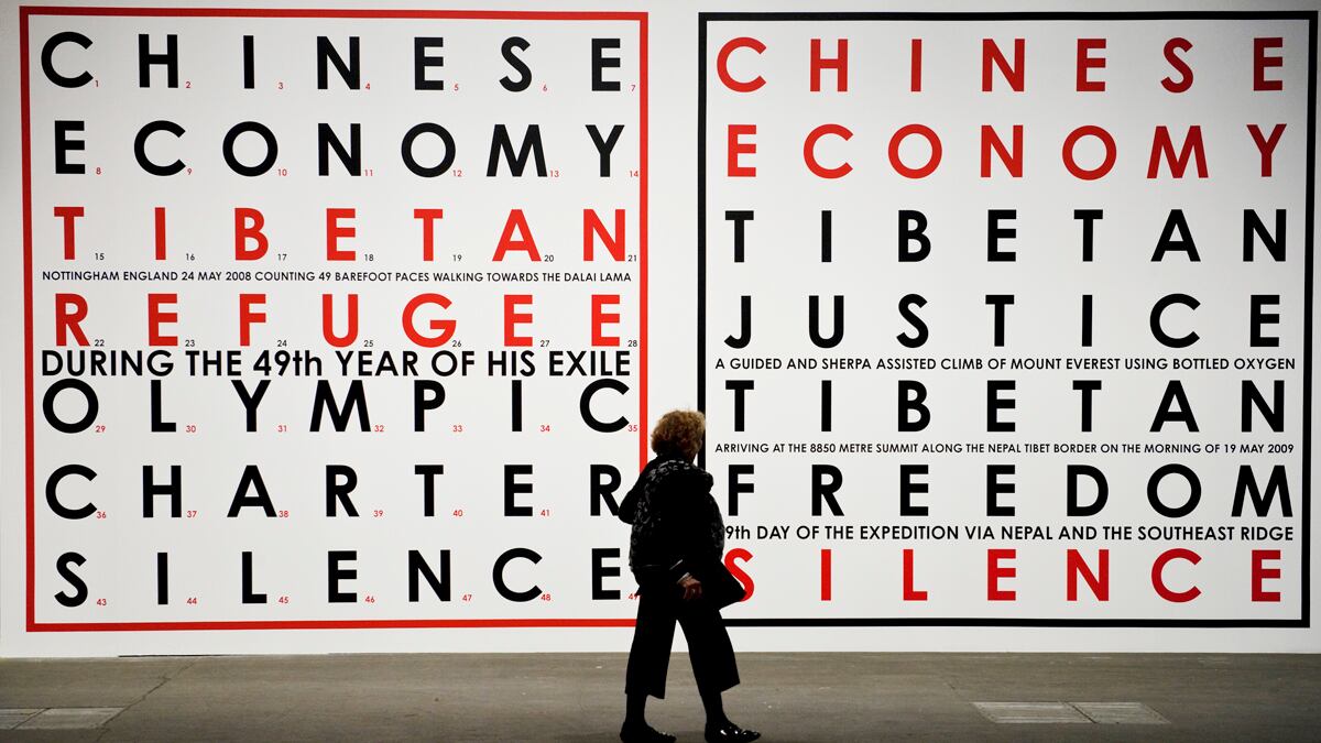 articles/2012/06/13/dasha-zhukova-bryan-lourd-tina-brown-host-rem-koolhaas-at-art-basel/art-basel-wilkinson-tease_e8uaxx