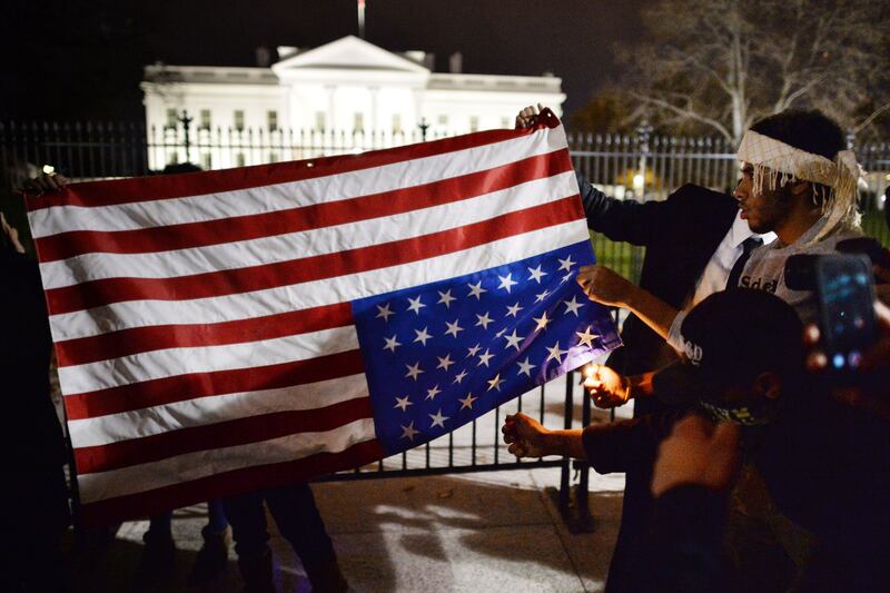 galleries/2014/11/26/day-2-ferguson-protesters-take-to-the-streets-across-the-u-s-photos/141125-ferg-16_pmtrb9