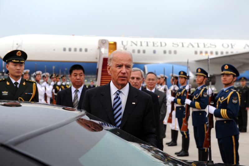 articles/2011/08/17/joseph-biden-receives-warm-welcome-in-first-china-visit/biden-china-liu_svfixf