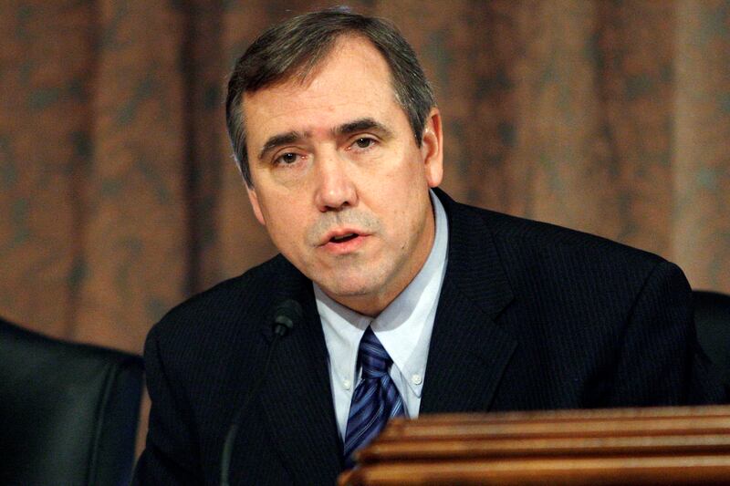 galleries/2012/10/18/america-s-greenest-politicians-from-barbara-boxer-to-john-kerry/jeff-merkley-greenest-politicians_pewdgf