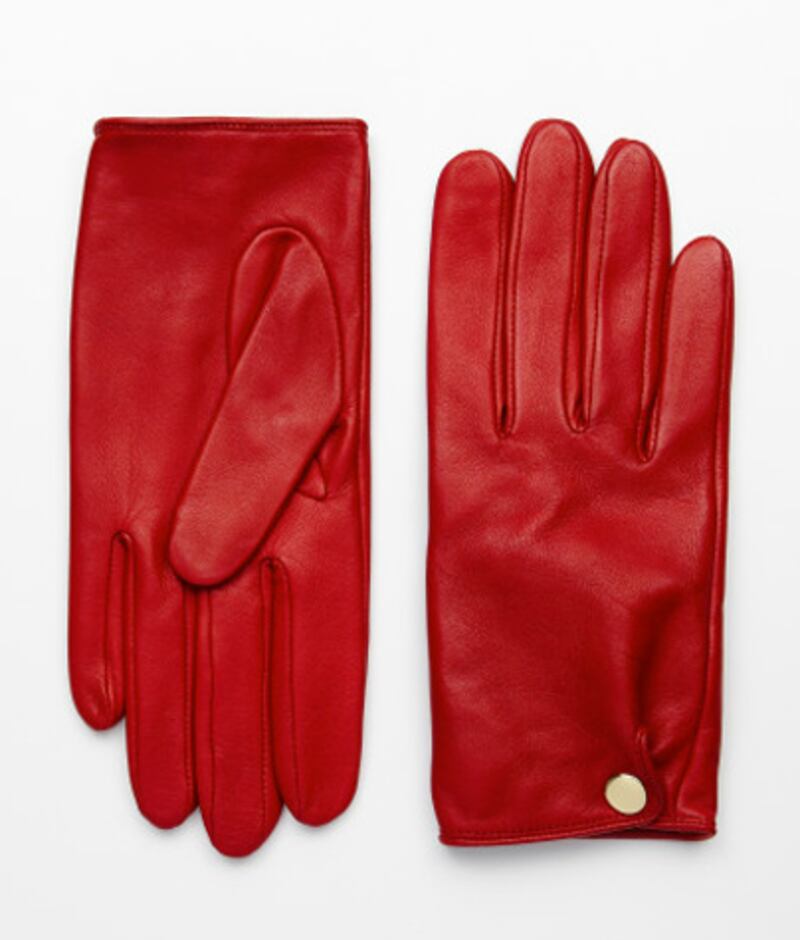 galleries/2011/11/27/cyber-monday-deals-and-steals/ann-taylor-red-gloves-cyber-monday_nfjawd