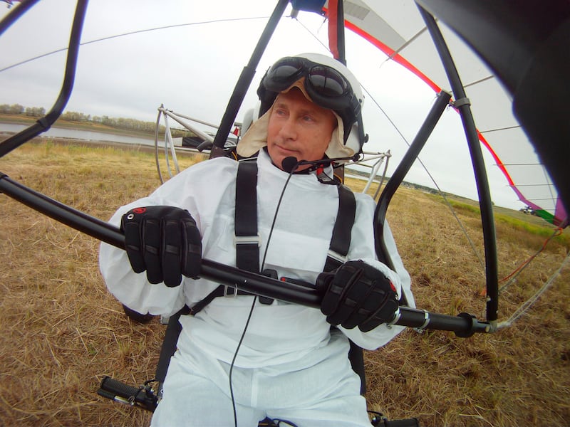 Russian President Vladimir Putin sits in a motorised deltaplane at Yamalo-Nenets district September 5, 2012. Putin, who has tracked a Siberian tiger and posed with a polar bear, on Wednesday took his love of wildlife to new heights by flying with cranes - to lead them on a migration route. Picture taken September 5, 2012. REUTERS/Alexsey Druginyn/RIA Novosti/Kremlin (RUSSIA - Tags: ANIMALS POLITICS ENVIRONMENT) THIS IMAGE HAS BEEN SUPPLIED BY A THIRD PARTY. IT IS DISTRIBUTED, EXACTLY AS RECEIVED BY REUTERS, AS A SERVICE TO CLIENTS