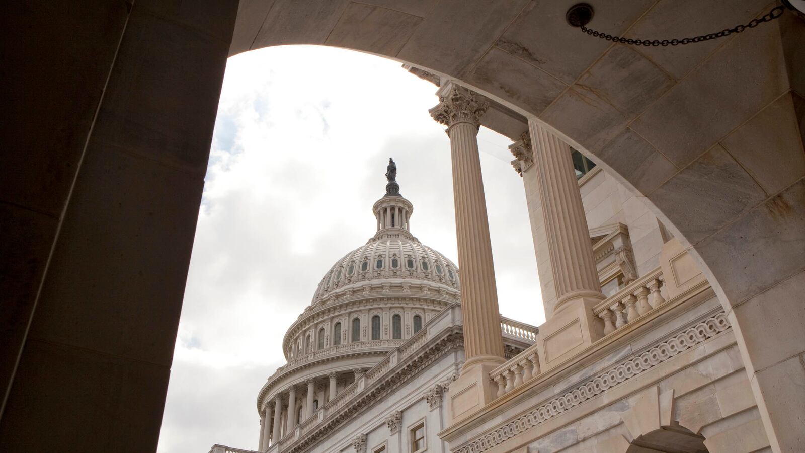 articles/2013/05/09/why-we-need-the-full-faith-and-credit-act/130509-debt-ceiling-avlon-tease_rspwvp